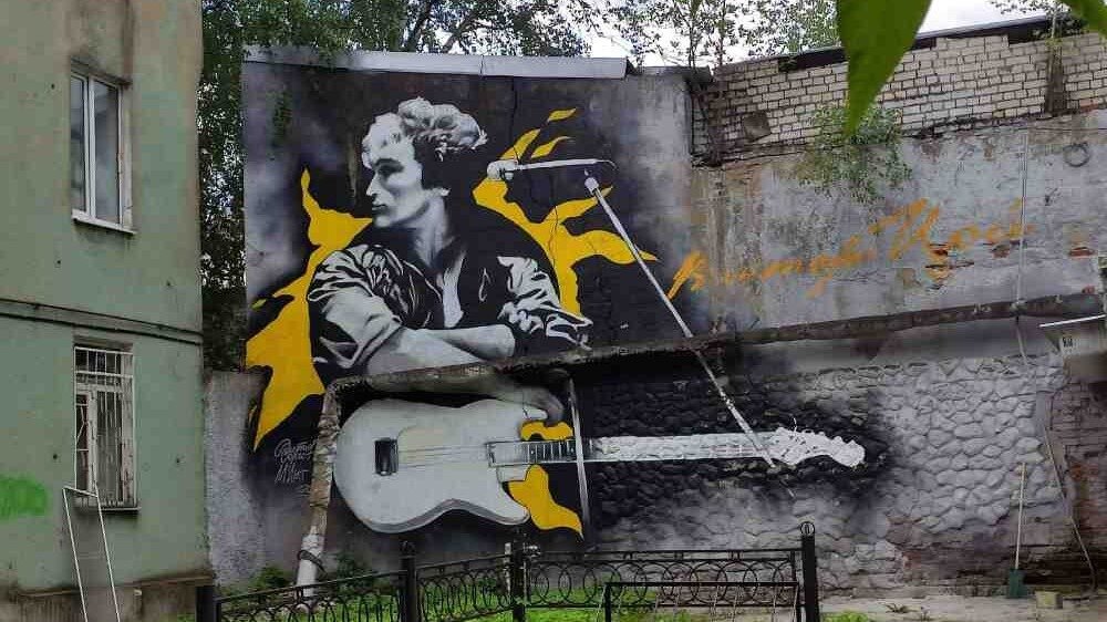     Банк России отлил трехрублевую памятную монету с изображением музыканта Виктора Цоя.