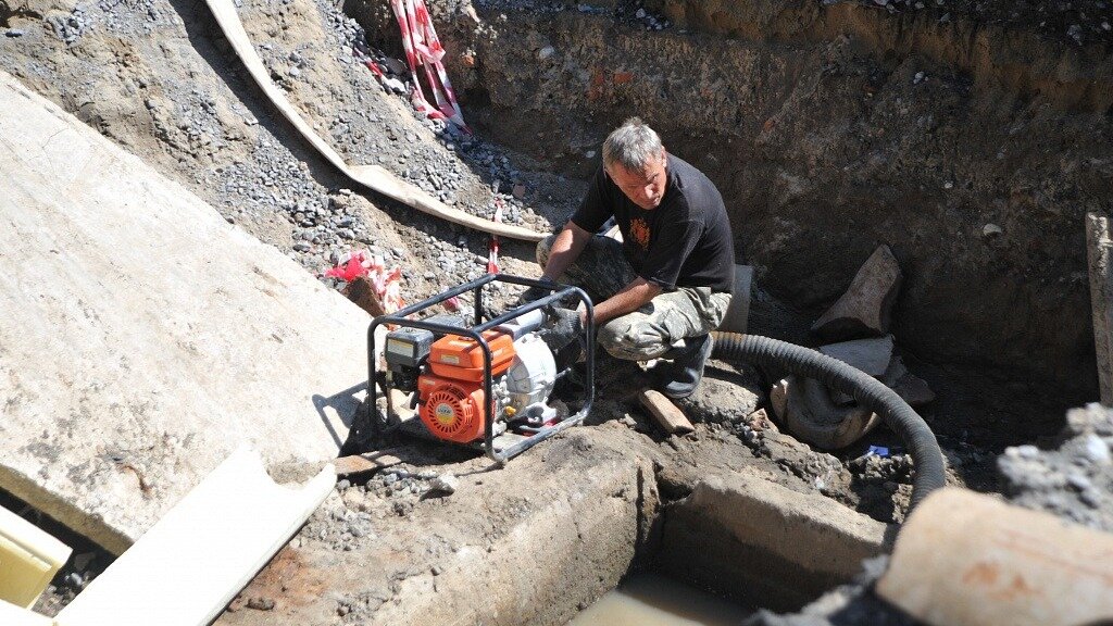     Проведена выездная инспекция на месте порыва трубы по поручению мэра города.