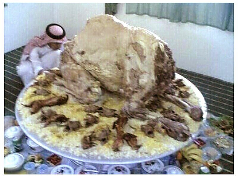 Жареный фаршированный верблюд - особое лакомство на свадьбах бедуинов (Картинка найдена на просторах интернета)