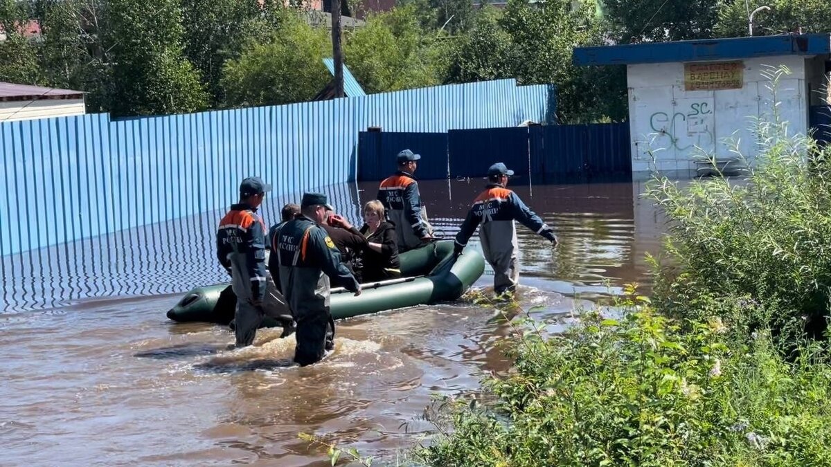     Мощные дожди обрушатся на Ростовскую область, они будут идти до конца июля, заявил климатолог Александр Иошпа.