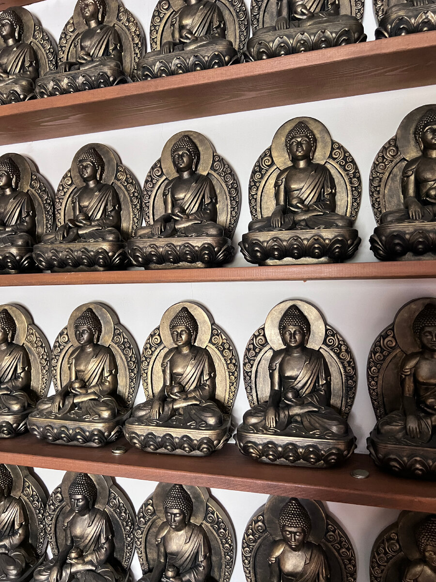 Внутри Буддийской ступы, Москва. Фото автора