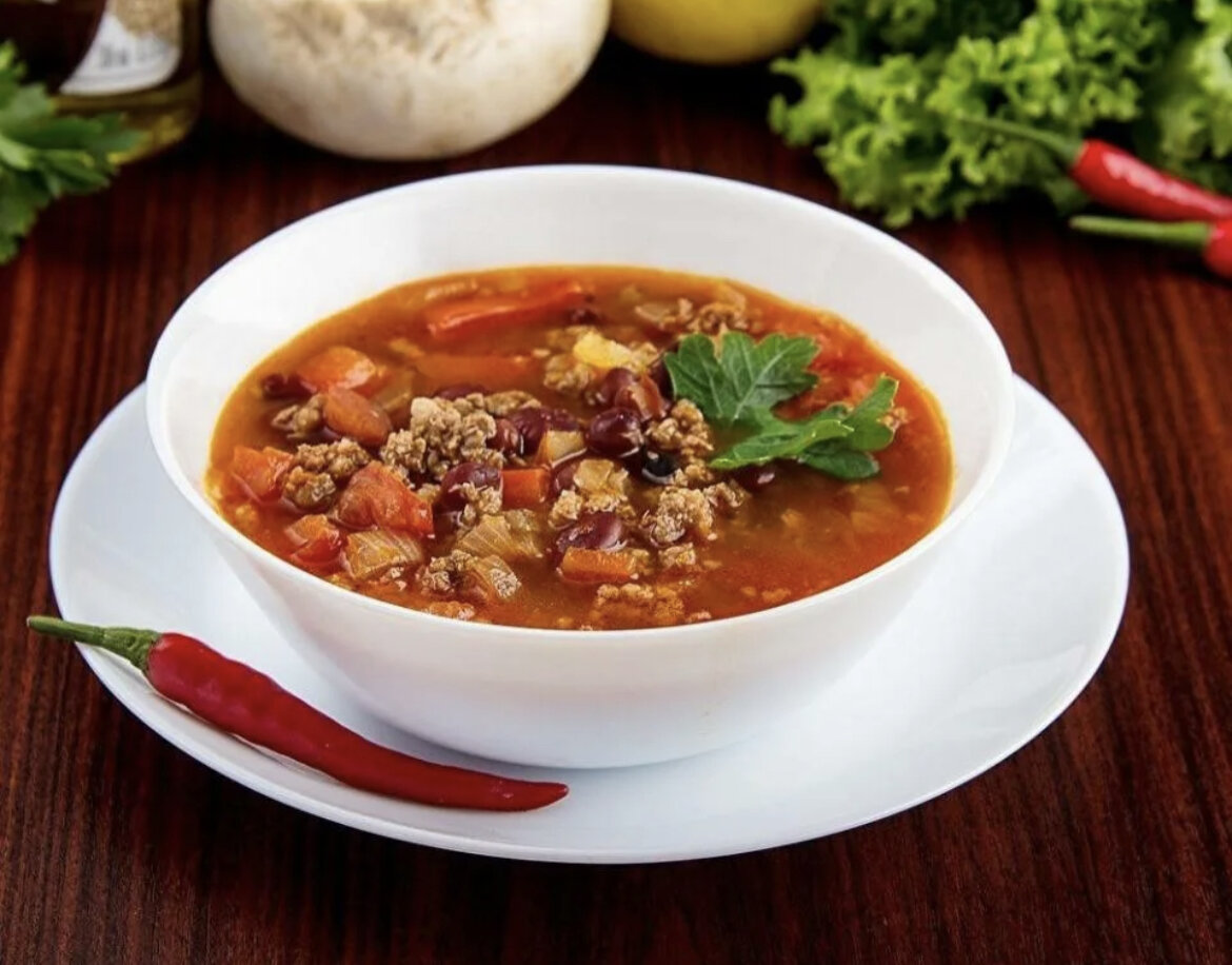 Рецепты томатного супа с говядиной. Мексиканский фасолевый суп. Суп фасолевый мексиканский острый. Фасолевый суп с красной фасолью. Мексиканский суп Чили.