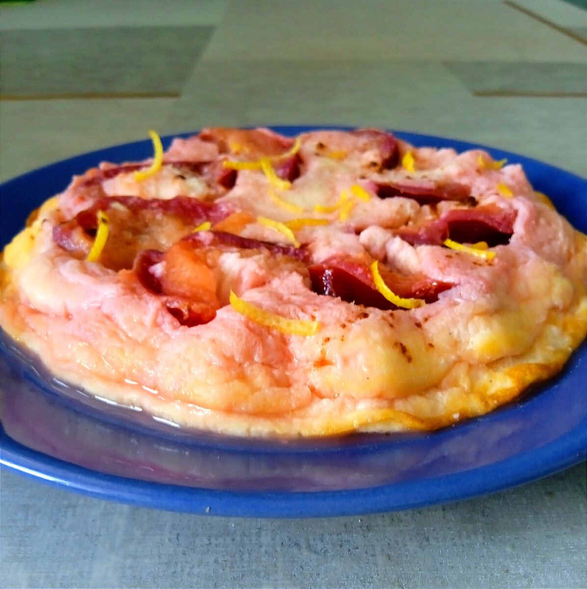 Творожный омлет со сливой на простокваше. Нежность