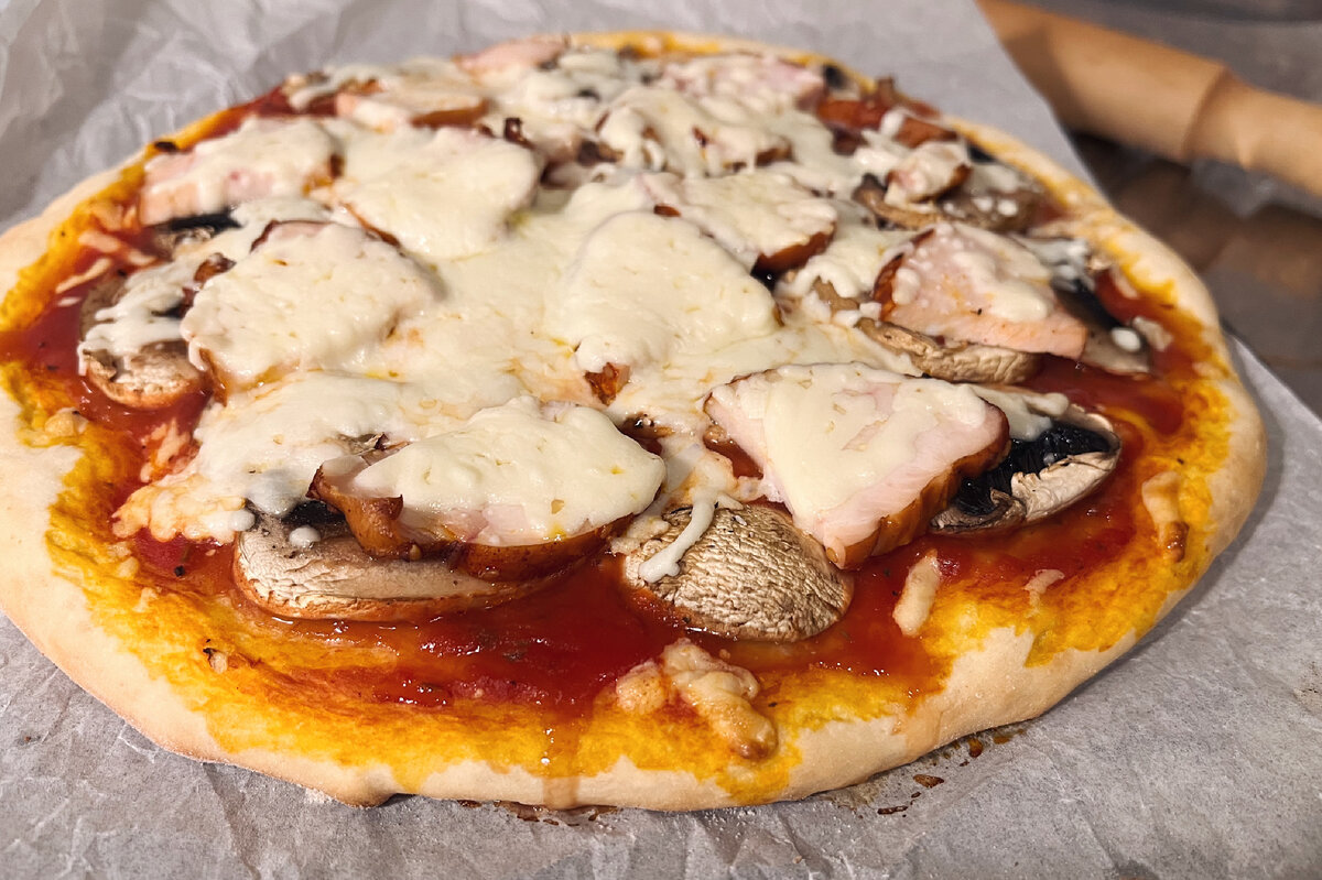 пицца истра. дома пицца светогорск. змея около дом пиццы. ресторан дом пиццы. домашняя пицца на тарелке.