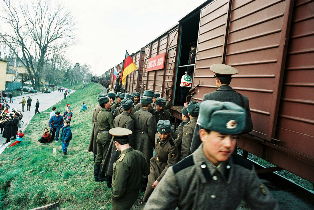 Вывод советских войск из Германии 1990. ЗГВ 1994. Последний парад ЗГВ В Берлине 1994. Солдат ЗГВ 1992.