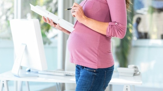    В ГД предложили разрешить женщинам в декрете работать дистанционно с сохранением выплат Егор Ильяшов