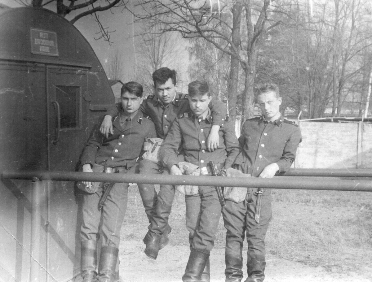 Рота почетного караула екатеринбург 2022. Командир роты почетного караула 2021. Президентский полк церемониальная форма. Кремлевский почетный караул 1972. Рота почетного караула с.