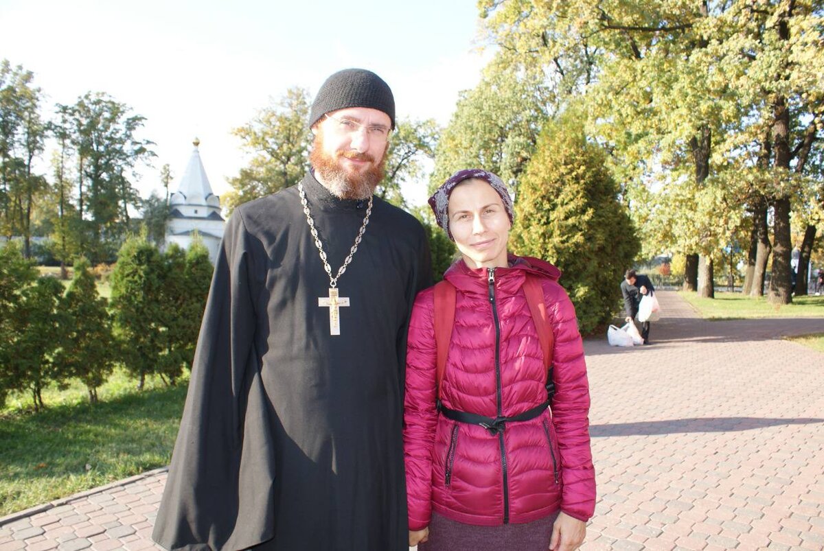 Подмосковный священник Николай Лузанов спас человека, упавшего на рельсы за  несколько секунд до прибытия электрички | «Подвиги» | Дзен