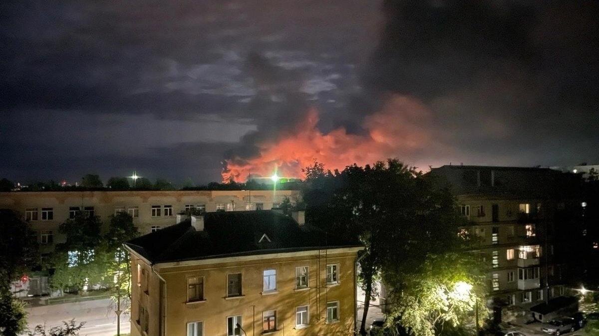 Псков. Пожар в аэропорту после атаки БПЛА. Фото: соцсети