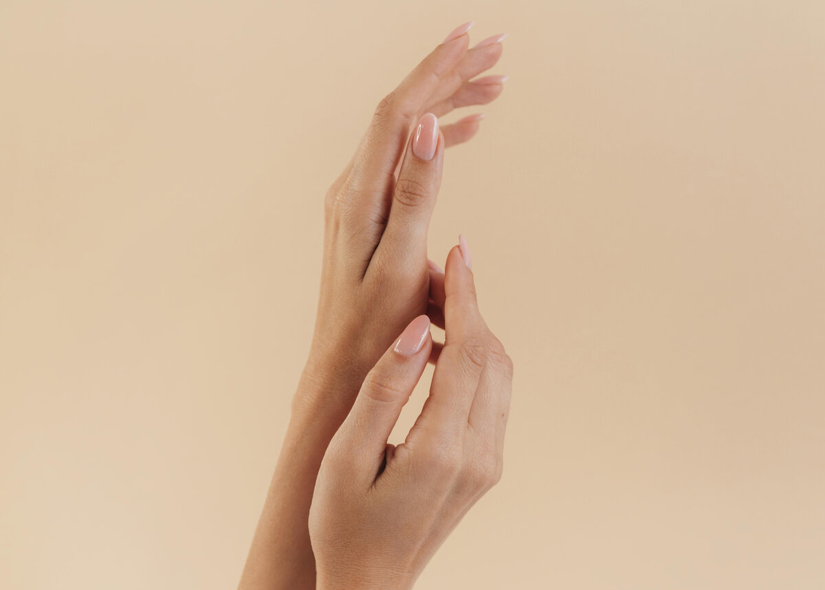 Красивые и здоровые ногти — визитная карточка женщины, и чтобы поддерживать их в идеальном состоянии, необходим ежедневный уход.-2
