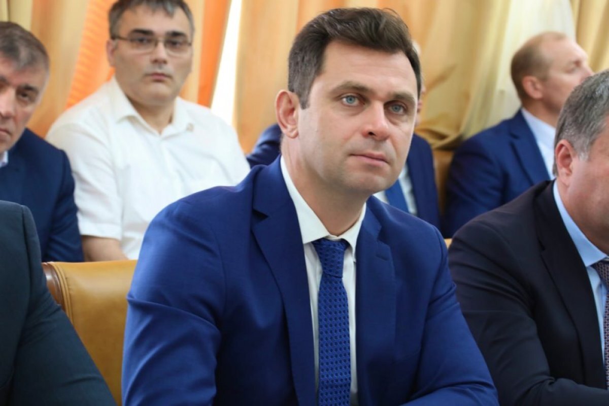    Глава Минстроя Дагестана поддержал посетителей концерта Басты