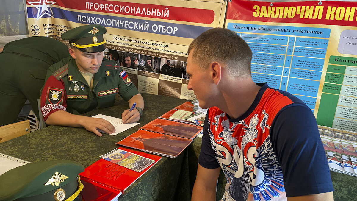     Жителям Ростова с ВИЧ, гепатитом и туберкулезом запретят подписывать контракт при мобилизации, следует из документа утвержденного в министерстве обороны.