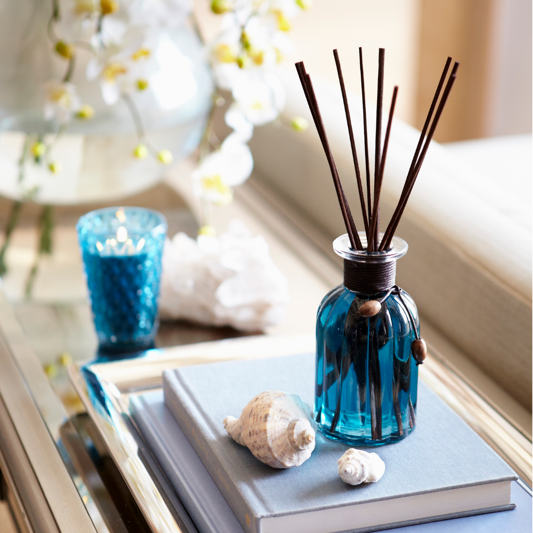 Ароматический диффузор Reed Diffuser. Аромадиффузор Fragrance Diffuser. Аромадиффузор Essential Oil Diffuser. Аромадиффузор Aromatique.