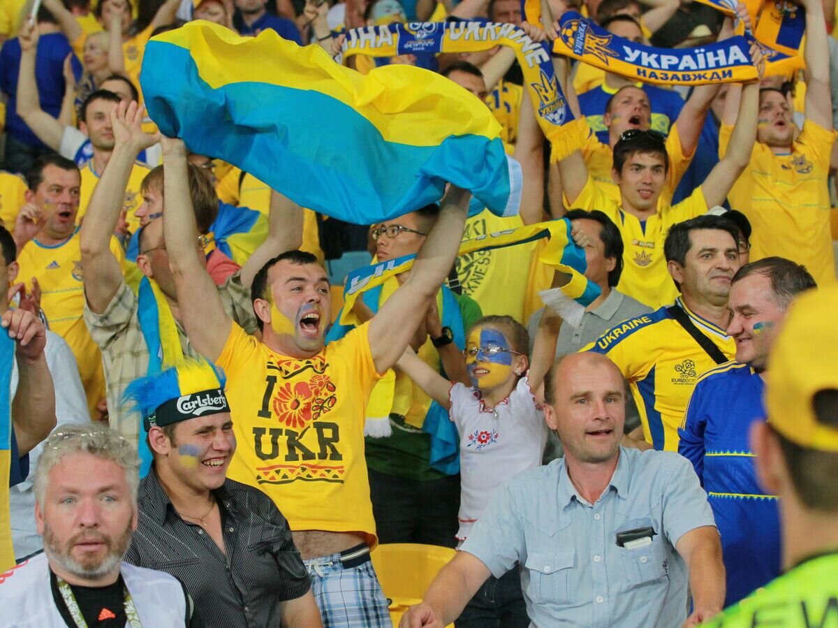    Болельщики сборной Украины на трибуне стадиона НСК "Олимпийский"© РИА Новости / Виталий Белоусов