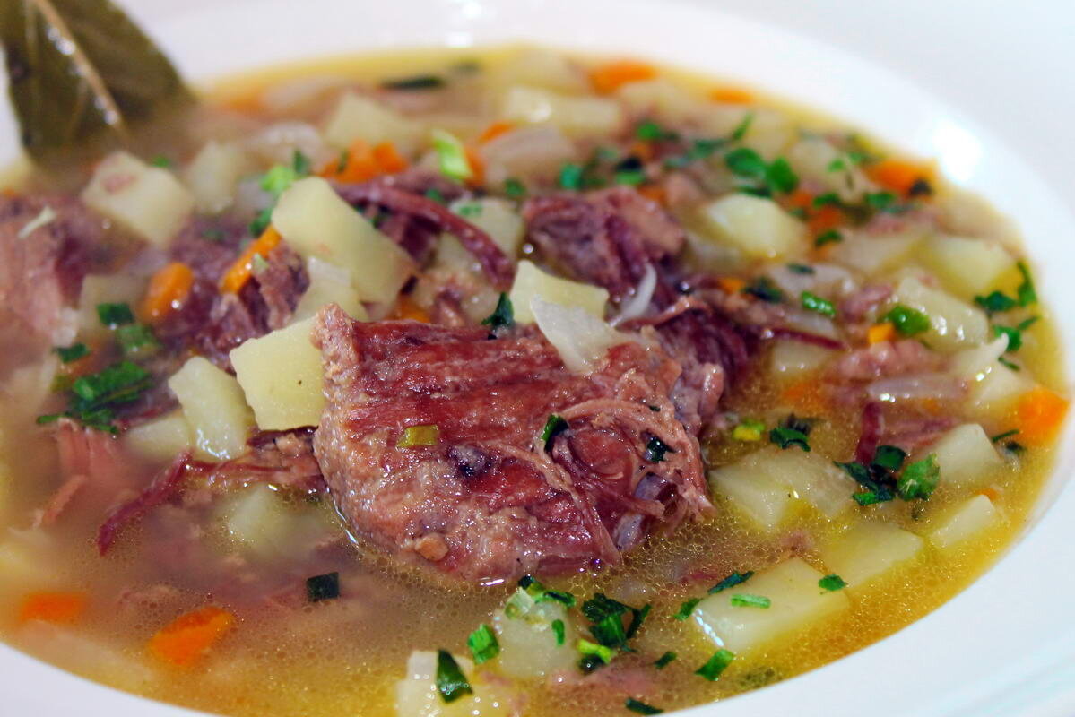 Как приготовить суп с тушенкой быстро и вкусно