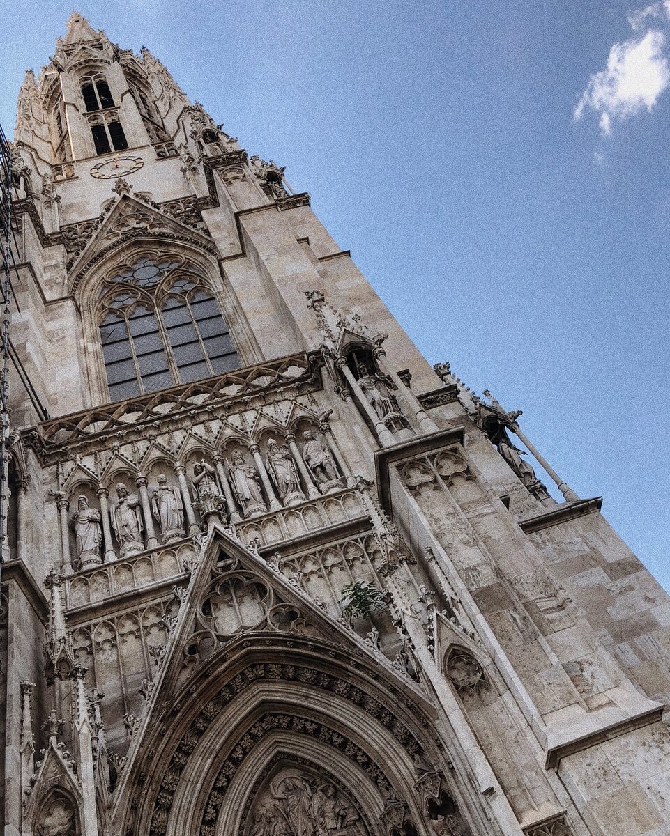 Вотивкирхе (Церковь Обета) снаружи