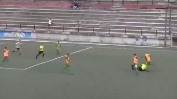 Разъяренные игроки напали на судью, который, по их мнению, принял спорное решение. По данным СМИ, на 94-й минуте рефери Грегори Гонсалес указал спорный штрафной в сторону ворот «Минасоро», после которого был забит мяч. Затем игроки гостей начали атаковать рефери, не помогло даже вмешательство полицейских.
