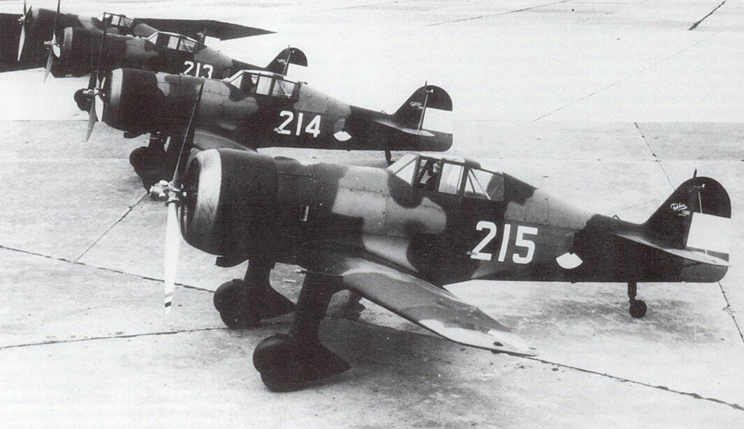 Фоккеры XXI на аэродроме в Амстердаме; фото war-book.ru