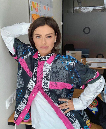 Елена Темникова подарила поклонникам 14 февраля новые маски