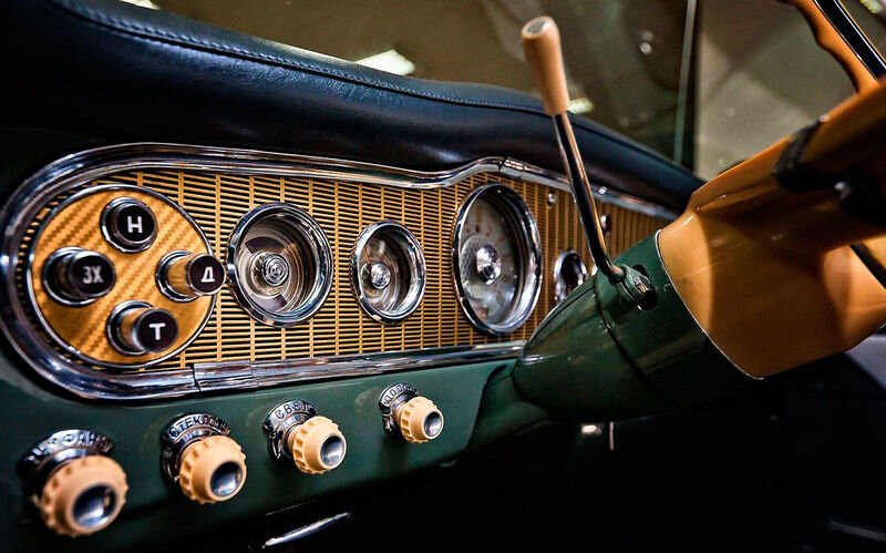 Из советских машин кнопочным блоком автоматической коробки щеголяла Чайка ГАЗ-13.