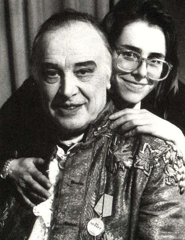 Рисунок 2. Смоктуновский с медалью «За отвага», полученной через 49 лет