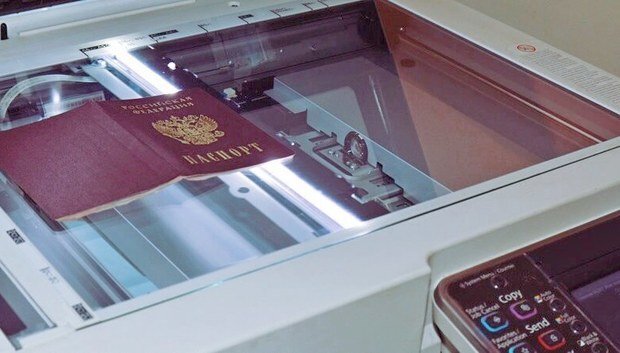 При поступлении в стационар медики первым делом снимают копию с паспорта пациента. При оформлении договора ОСАГО страховой агент требует копии документов автовладельца, вписанных в полис водителей, а также документов на автомобиль. Фото fotoserpuhov.ru