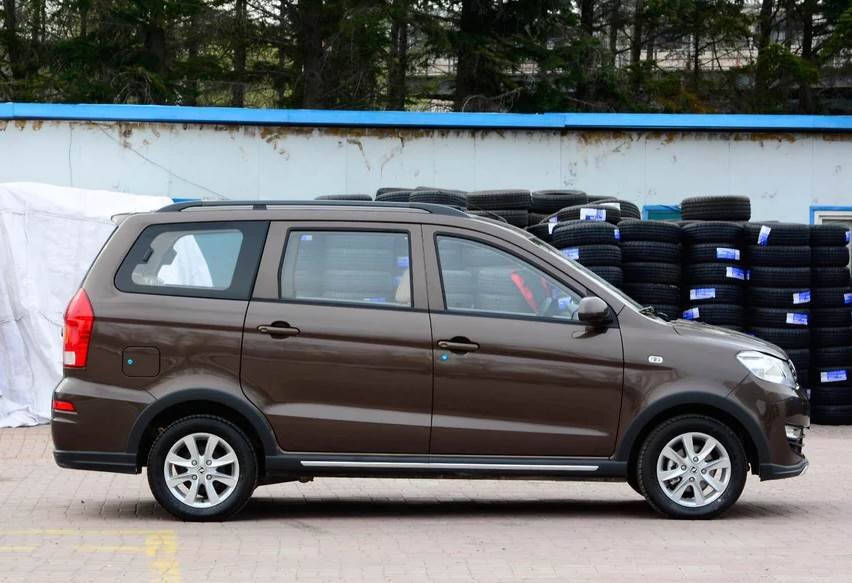 Китайский аналог ларгуса. Компактвэн ларгус. Рено логан ларгус. Ларгус аналоги. Аналоги лады ларгус.