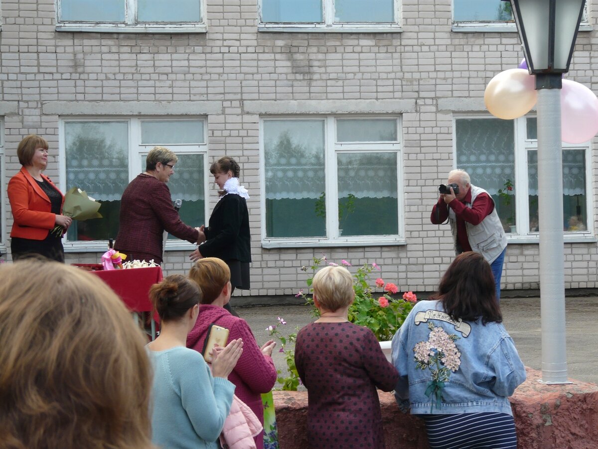 Фоторепортаж: День знаний в деревне Новое Домозерово | Октябрьский Мост |  Дзен