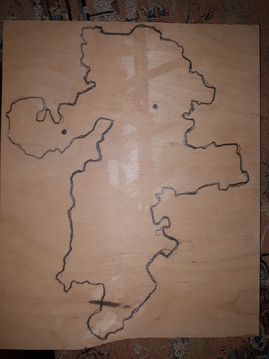 Первый шаг разметка на фанере контур Челябинской области, потом вырезание по контуру с последующей обработкой