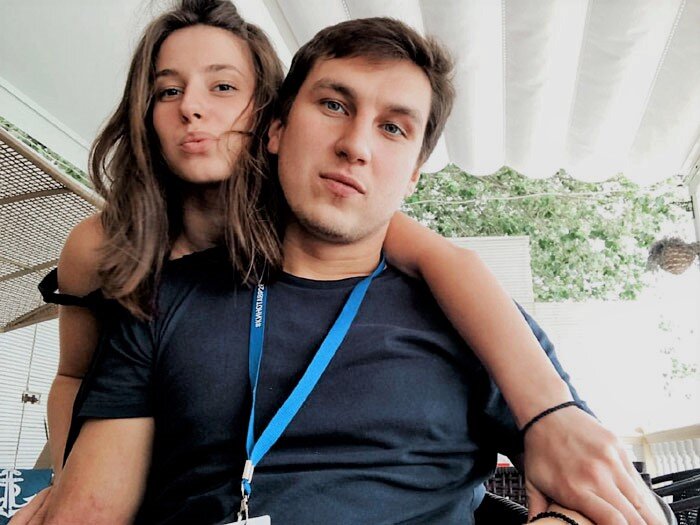 Роман Каримов со своей девушкой