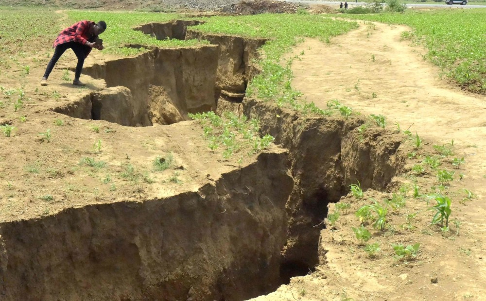 Разлом сан-андреас землетрясение. Марокко сейчас. Землетрясение в африке. Тектонический разлом авр ики. Разломы земной коры в африке.