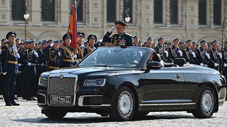 Фото Aurus во время проведения парада. Источник: https://im.kommersant.ru/Issues.photo/RADIO/2019/05/08/KMO_170959_00012_1_t218_132352.jpg