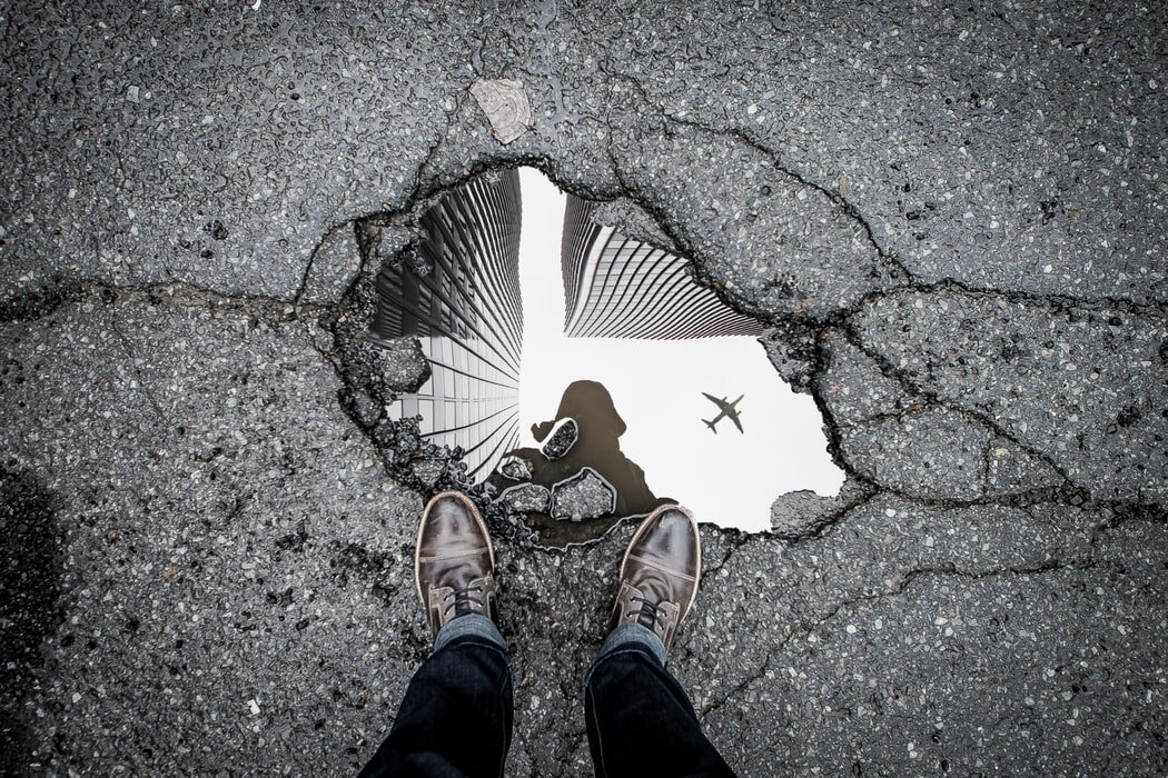 https://images.unsplash.com/photo-1515162816999-a0c47dc192f7?ixlib=rb-1.2.1&ixid=eyJhcHBfaWQiOjEyMDd9&auto=format&fit=crop&w=1050&q=80