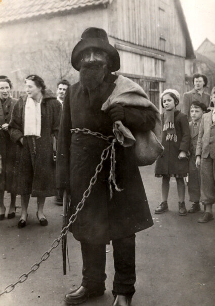  Ряженый в образе Ганса Траппа. Эльзас. 1953 год