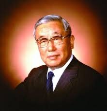 Основатель компании Toyota, Сакити Тойода, постоянно пользовался правилом «пяти почему». При любой непонятной ситуации, событии он использовал этот метод, и тот ему всегда помогал.
