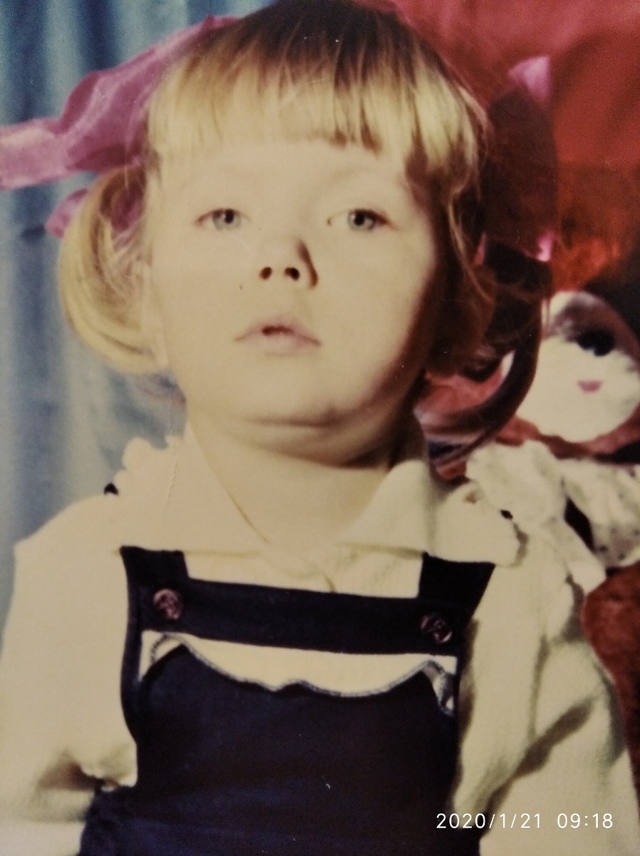 А так я выглядела без очков.