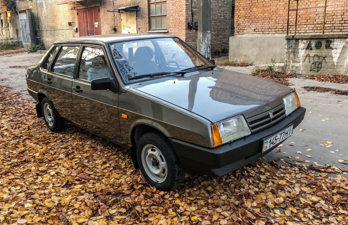ВАЗ-21099 спереди
