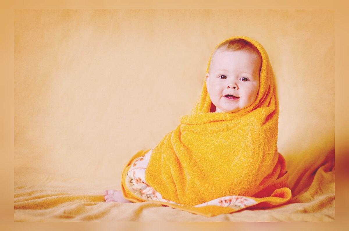 На фотографии изображен маленький ребёнок ❤