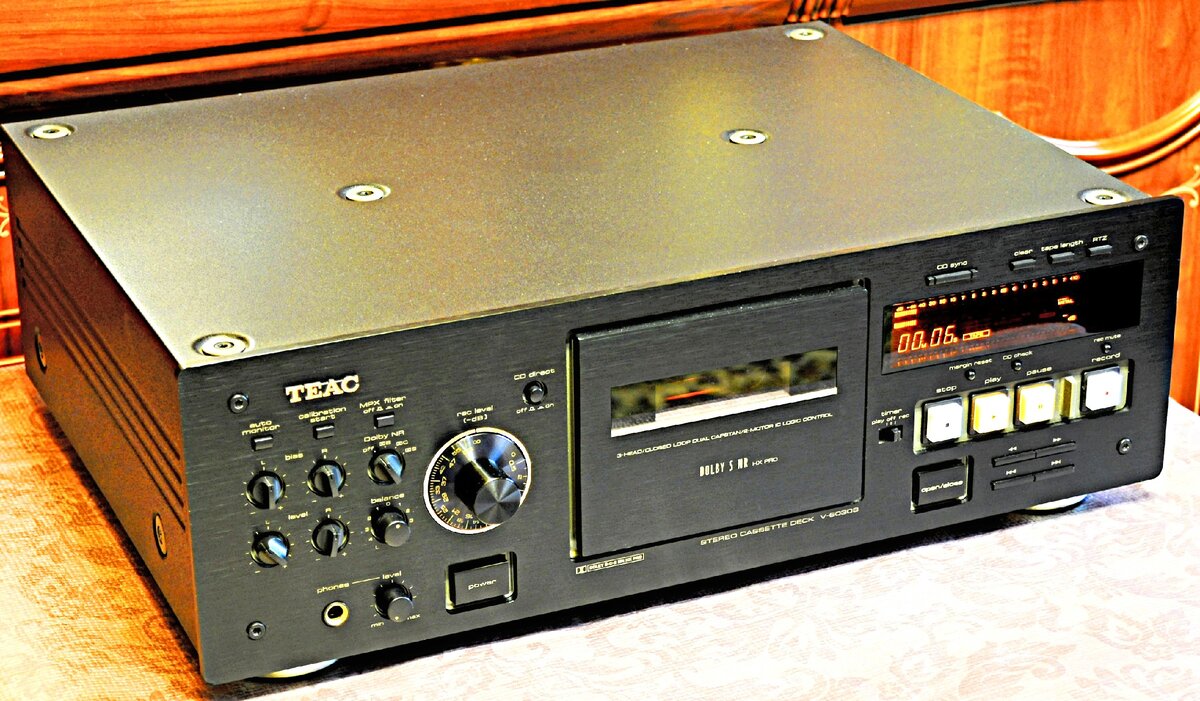 Teac V 6030S в черном цвете