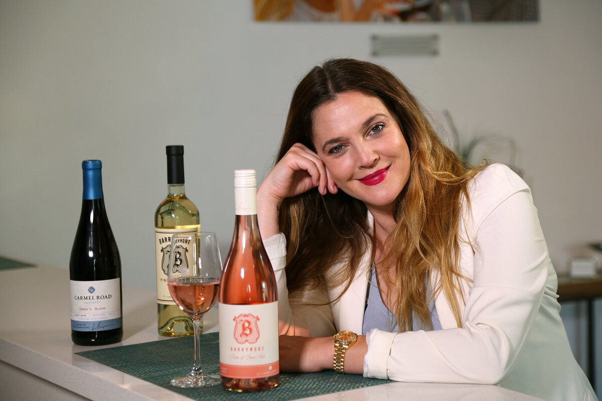 Старушка Дрю выпускает три именных вина — пино нуар, розе из пино нуара и пино гриджо