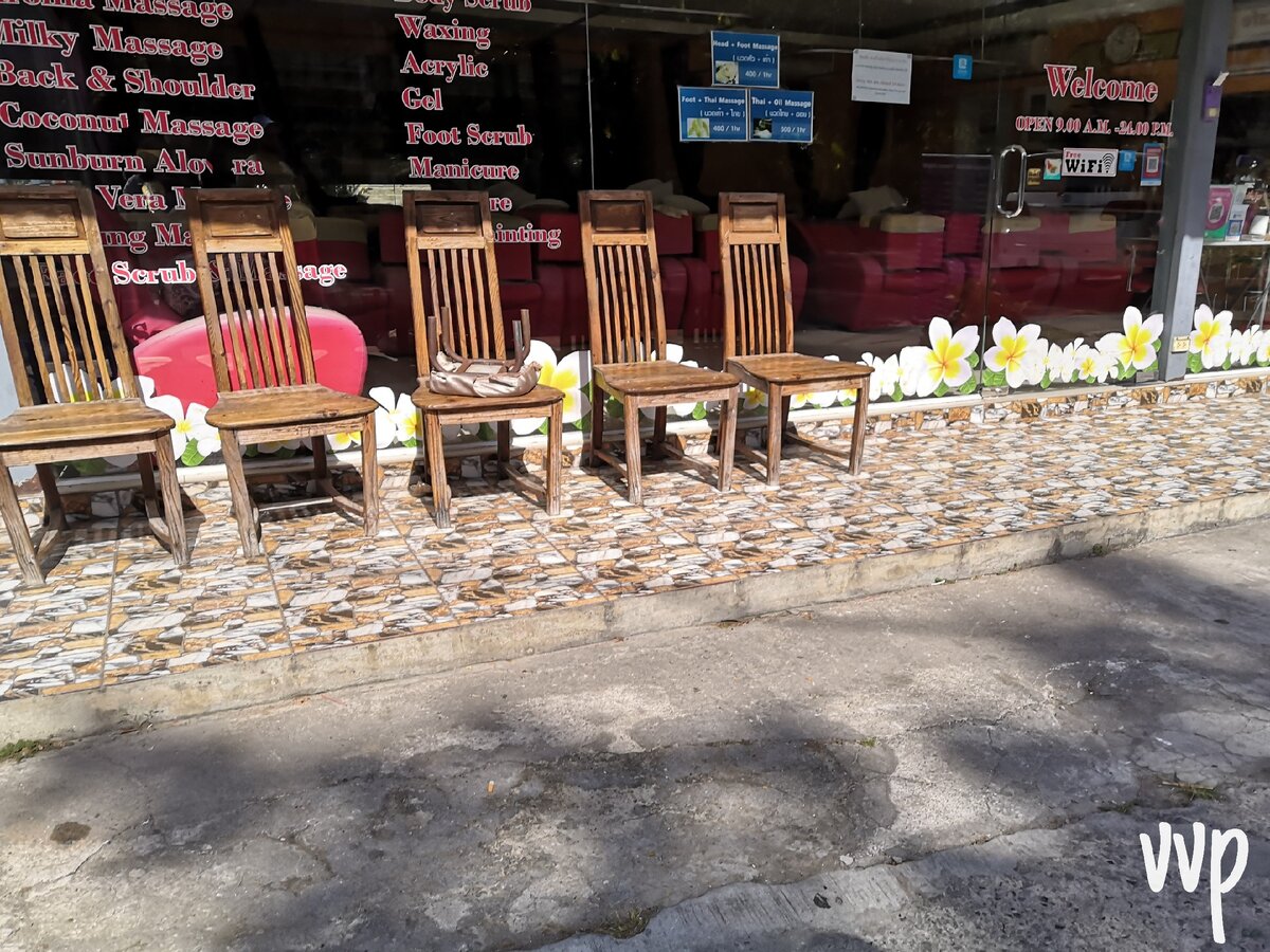 некогда популярный массажный салон на Карон Бич