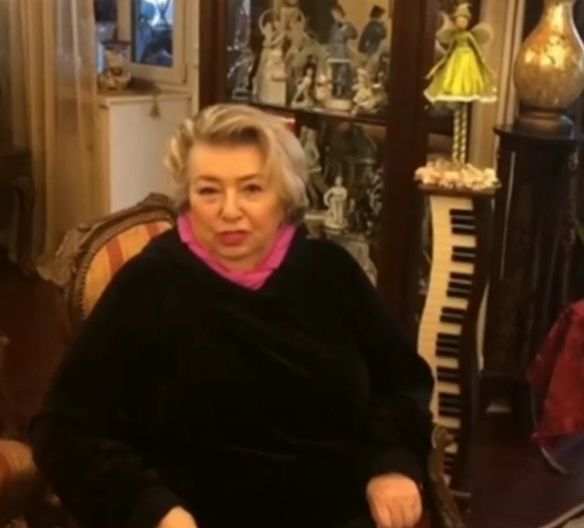 Известный комментатор слушает музыку, читает книги и смотрит телевизор Загружено с ошибкой.
