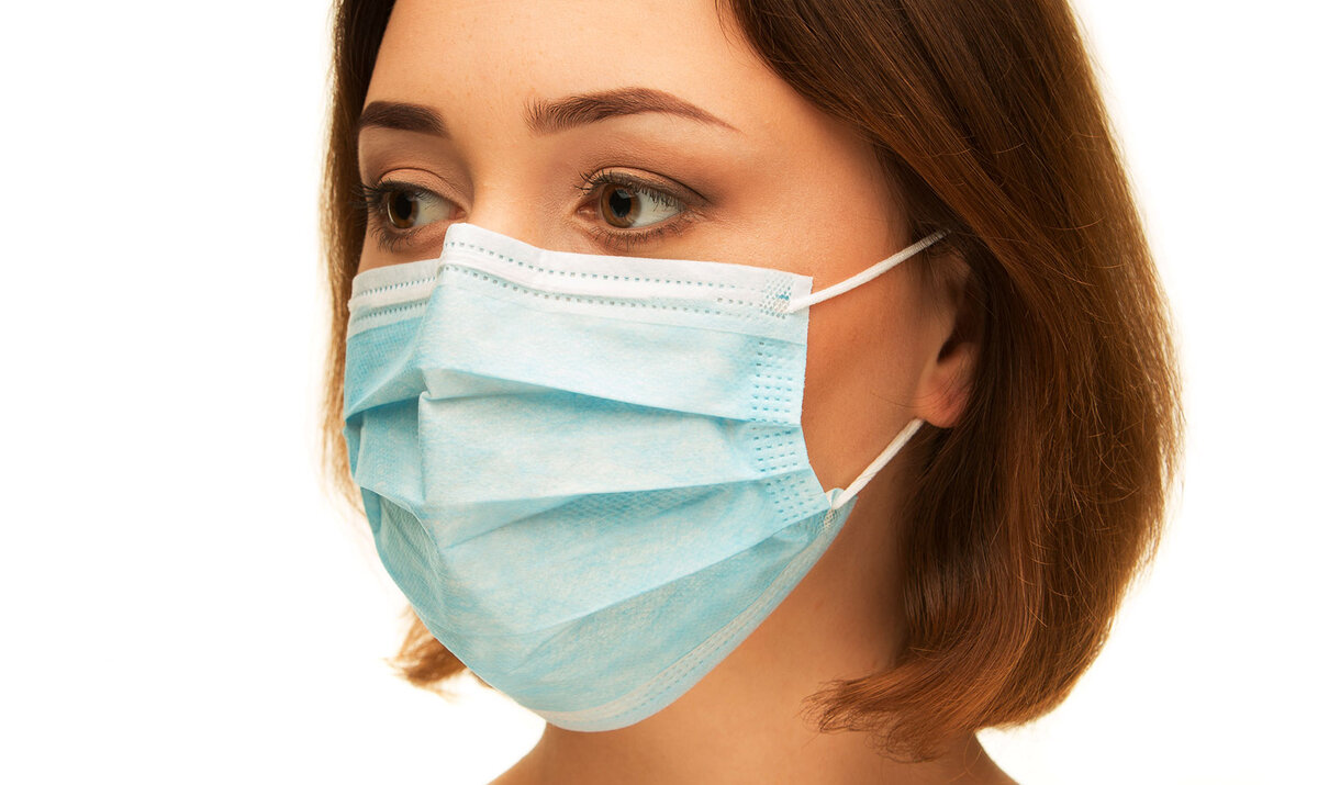 Доказано, что медицинская маска эффективна в качестве профилактической меры при коронавирусе в сочетании с тщательным мытьем рук и применением дезинфицирующих средств.-2