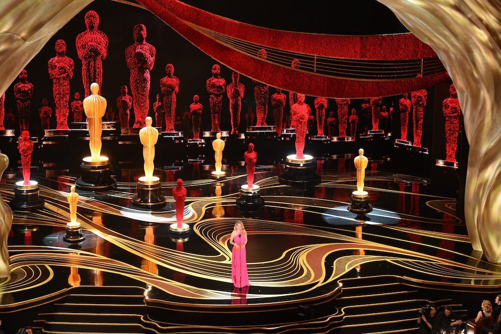 Театр где вручают оскара 5 букв. Оскар (кинопремия, 2023). Голливуд премия Оскар. Церемония вручения Оскара. Награждение на сцене.