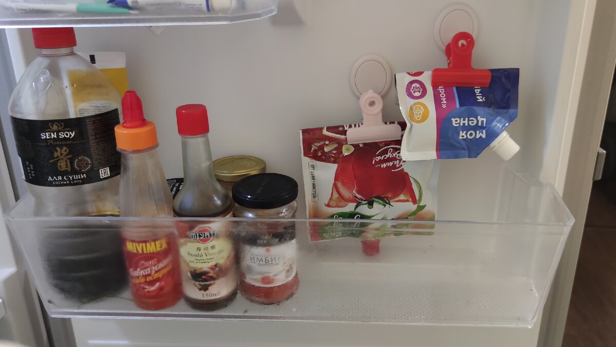 Ещё один крючок в планах прилепить, чтоб майонез так же висел. 