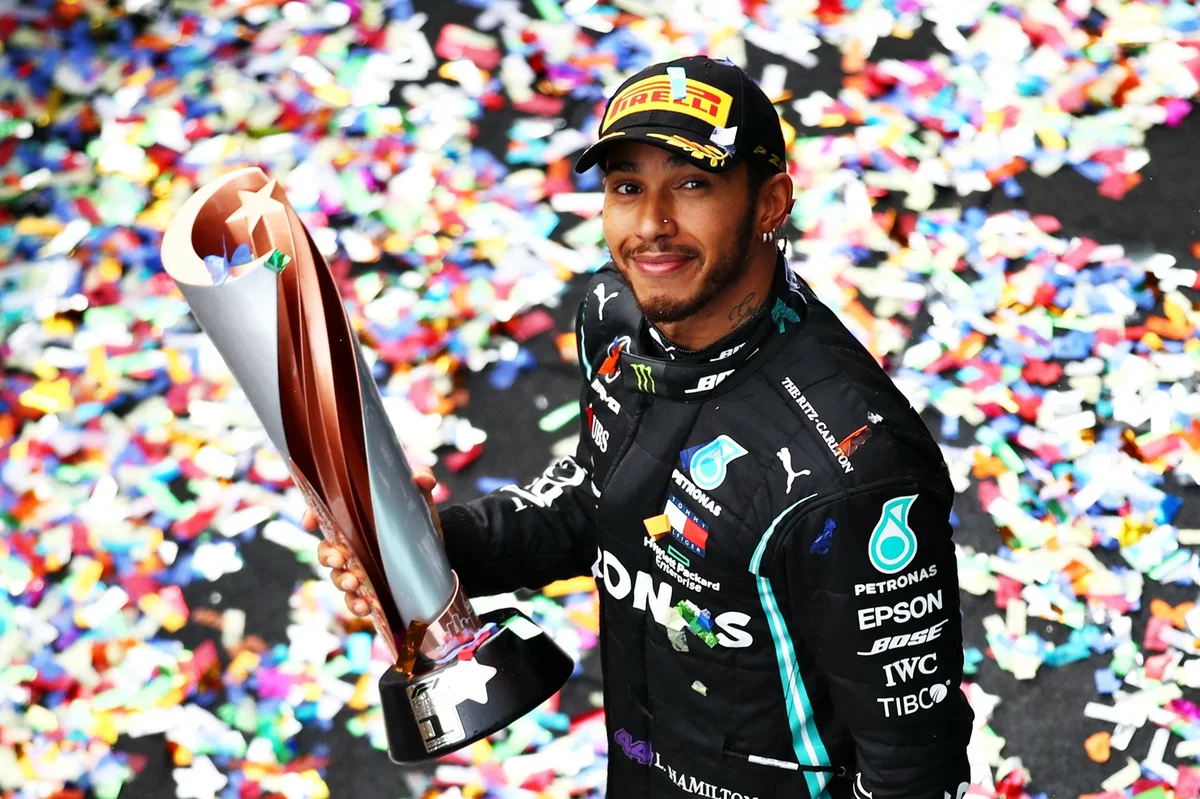 Льюис Хэмилтон. Lewis Hamilton f1. Хэмилтон гонщик формулы 1. Льюис Хэмилтон гонщик.