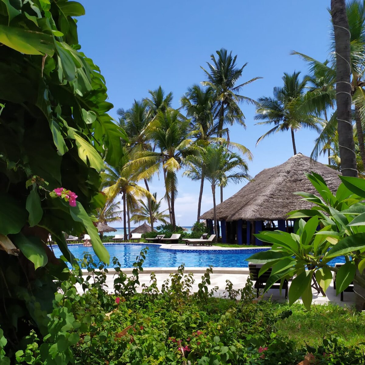 Бассейн в отеле