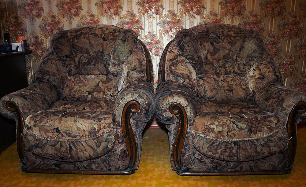 Авито мебель кресло диван. Кресло 2000 годов. Кресло из 2000х. Диван и два кресла 90-х годов. Набор мягкой мебели старый.