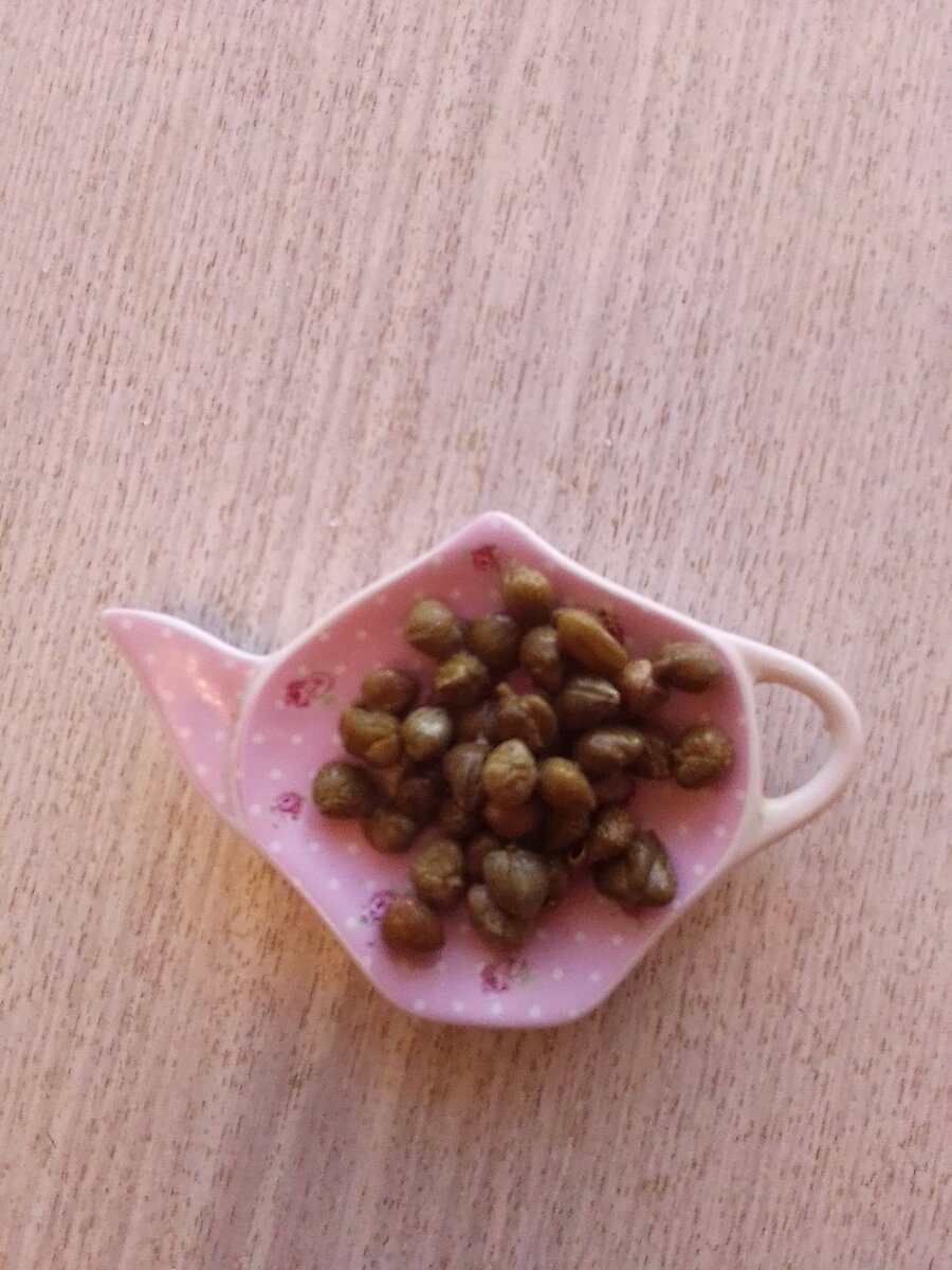 Каперсы.