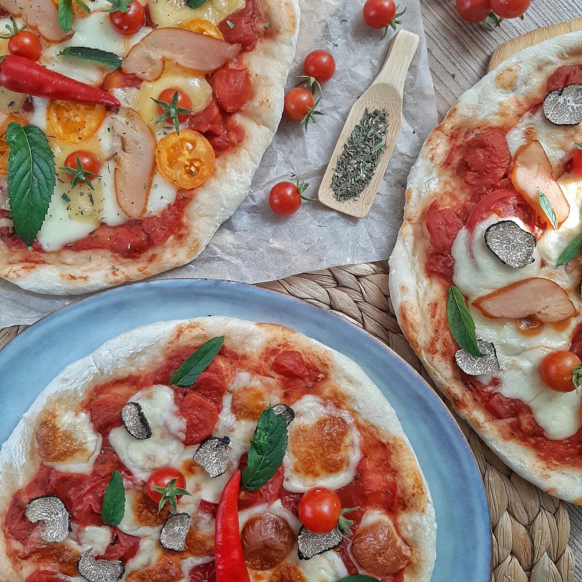 пицца с вяленой курицей и трюфелем